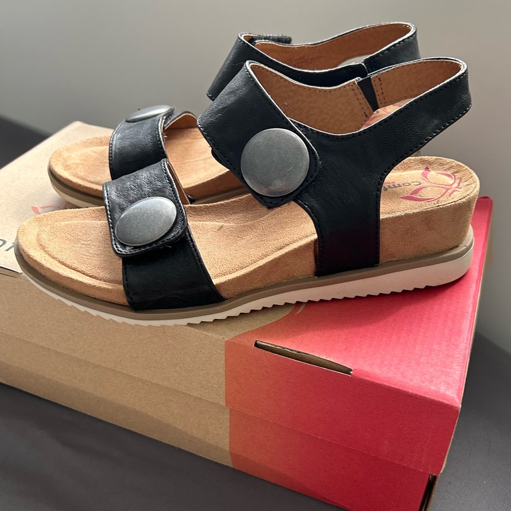 Comfortiva Black Sandals